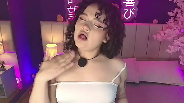  sarahRose online show from April 22, 3:47 am