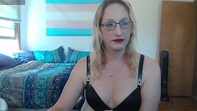 Savanah Banana  online show from June 12, 7:11 pm
