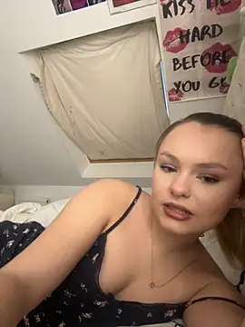 LillieWebb  online show from November 30, 4:11 pm