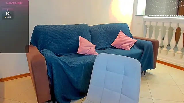 alice with freckles online show from April 26, 4:38 pm