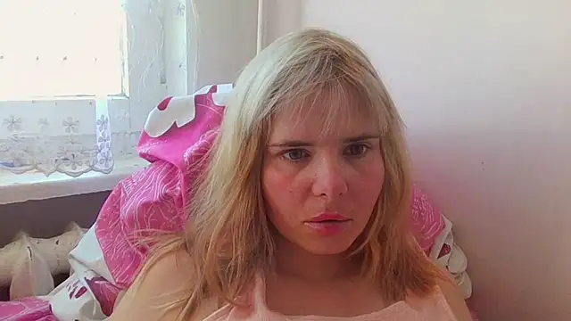 HornyElena online show from April 21, 10:33 am