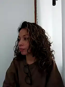 LuluuBerry online show from December 3, 4:42 pm