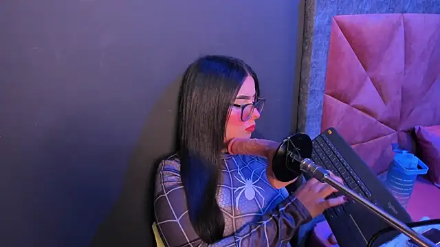 Amy whittee online show from April 23, 3:47 am