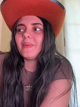 candicewest  online show from February 26, 5:34 pm