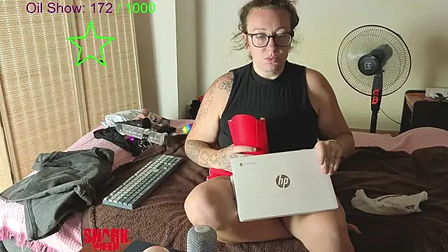 JadeStarUK online show from April 23, 1:24 am