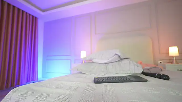 hanna  w online show from December 19, 3:32 am