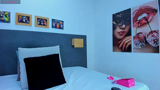 Andhrea Vale online show from April 20, 12:19 pm