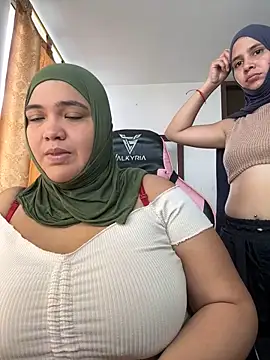 Snapshot of sweetmuslim01 chatting on October 17, 4:43 pm sweetmuslim01 online show from October 17, 4:43 pm
