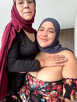 Snapshot of sweetmuslim01 chatting on September 19, 3:44 pm sweetmuslim01 online show from September 19, 3:44 pm