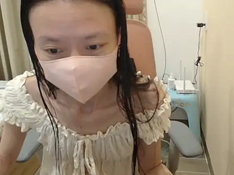 Lil-Cherries online show from April 19, 4:18 pm