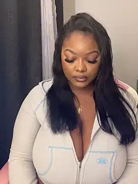 Fxncymuse online show from April 24, 12:30 pm