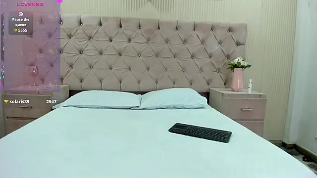 ZarinaWynne online show from April 28, 1:37 pm