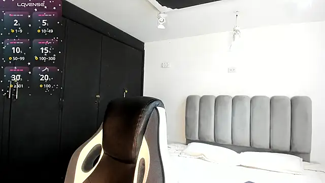 ZarinaWynne online show from April 26, 2:04 pm