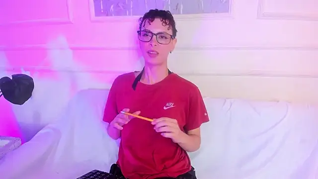 AliceMadnes online show from April 20, 6:11 pm