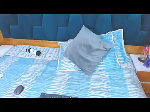 morrigan luxus2 online show from December 15, 11:54 pm