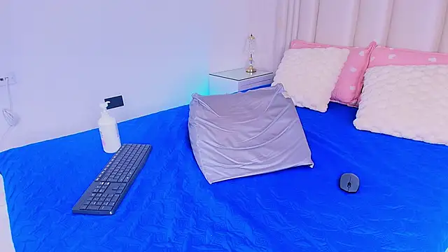 alanarose18 online show from April 20, 7:17 pm