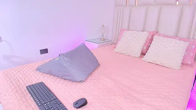 alanarose18 online show from April 25, 7:22 pm