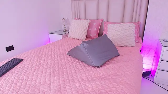 alanarose18 online show from April 26, 7:22 pm