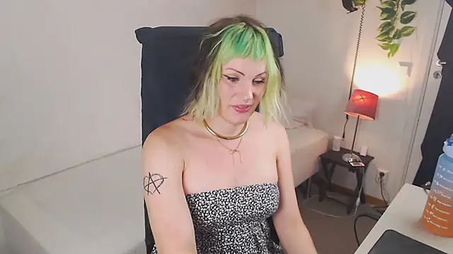 slutty violet online show from August 5, 7:20 pm