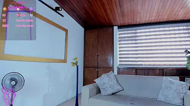 Saara Corraless online show from November 11, 7:44 pm