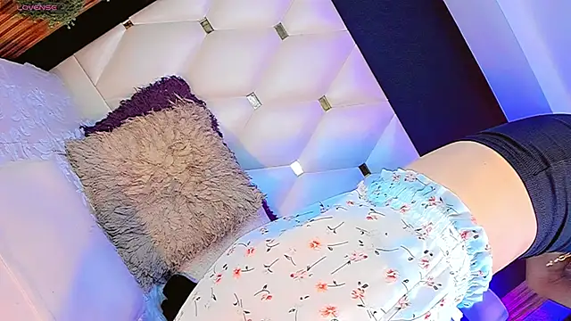 AnnaRouseQueen online show from April 24, 7:49 pm