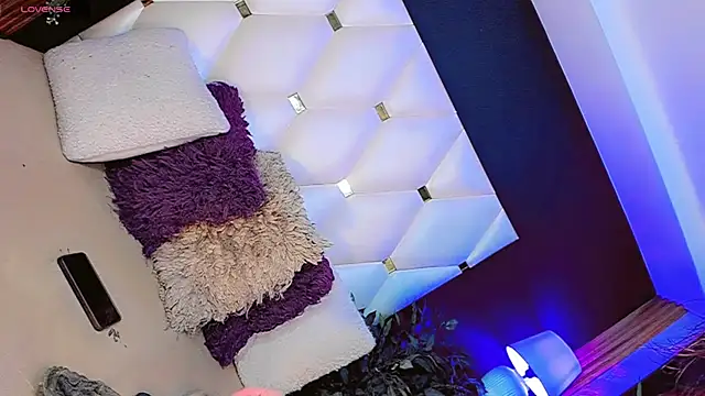 AnnaRouseQueen online show from April 25, 7:44 pm