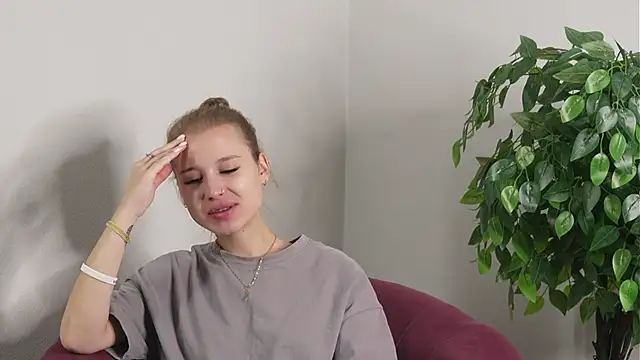 NganZarella online show from November 11, 6:09 am