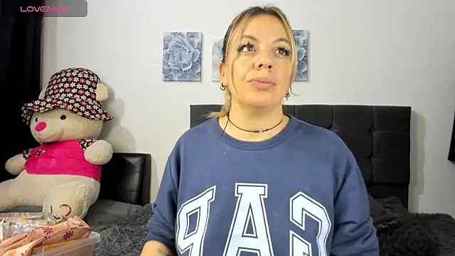 ariannawil online show from April 23, 2:19 am