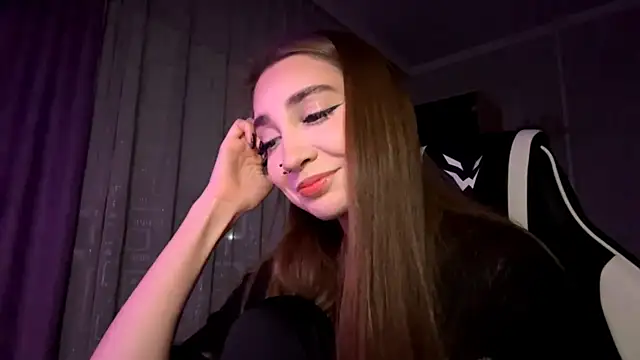 HollyPaw online show from November 8, 7:41 pm