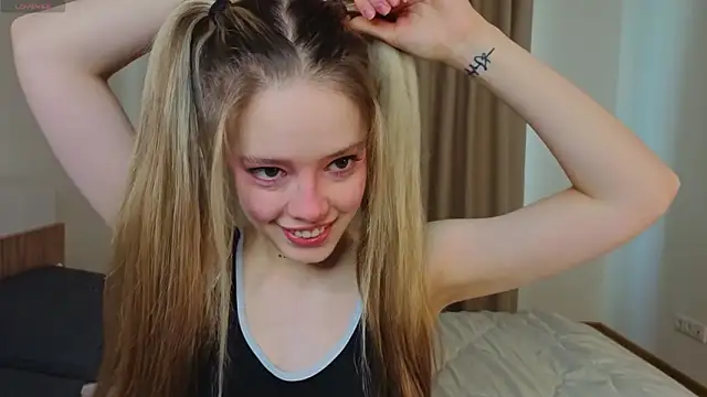 TiffinyMergist online show from March 12, 6:16 am