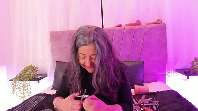 Victoriaa Anderson online show from April 22, 2:03 pm