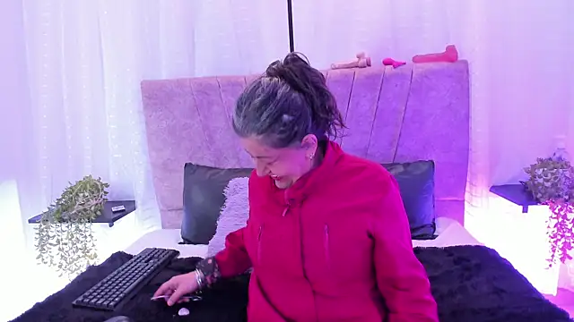 Victoriaa Anderson online show from April 24, 1:58 pm