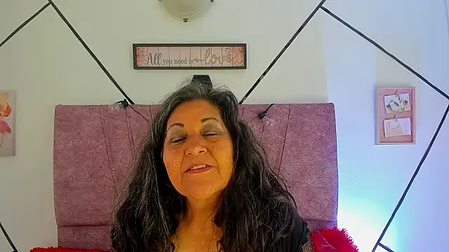 Victoriaa Anderson online show from February 2, 5:45 pm