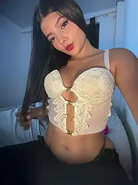 EmmiiGlow online show from June 7, 6:42 am