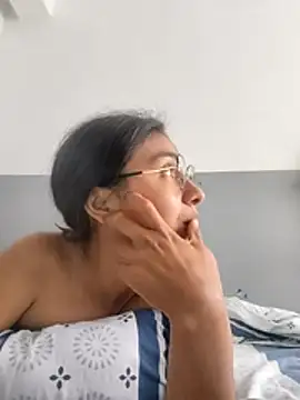 Uvit online show from April 25, 3:31 pm