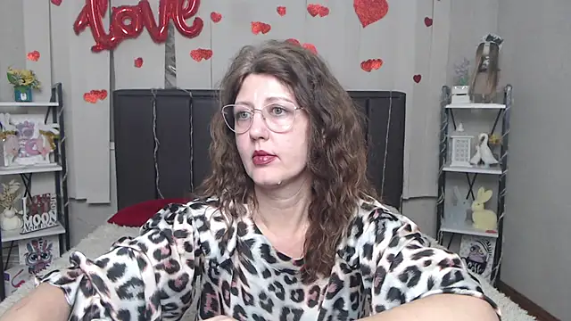 RoseHille online show from April 16, 5:12 pm