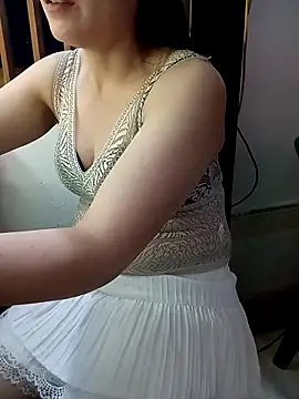 Feeling-hot online show from April 22, 3:31 pm