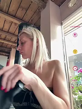 HOTLadyluna online show from April 26, 1:42 pm