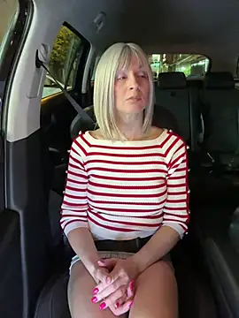 HOTLadyluna online show from April 22, 6:05 pm