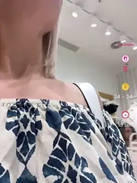 HOTLadyluna online show from April 25, 1:41 pm