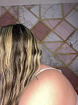 Amira Malia online show from April 27, 11:18 am