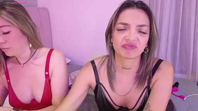 Hanna and samanthaa online show from December 5, 9:05 pm