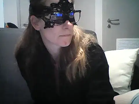 MelleEloa online show from February 8, 8:45 pm