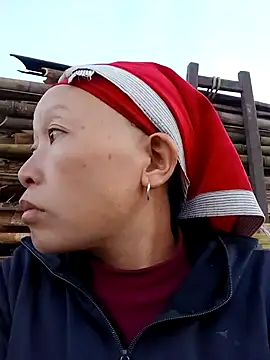 girl-hot2x online show from December 18, 1:27 pm