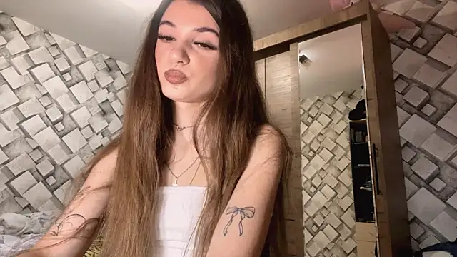 LuluTringham online show from November 15, 3:46 pm