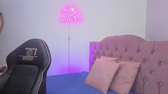 ISABELA TAY online show from April 21, 11:39 am