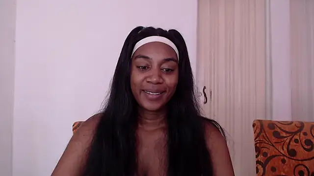 AishaOwens online show from May 12, 9:32 pm