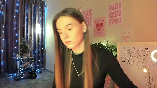 luna lust 212 online show from March 5, 4:30 am