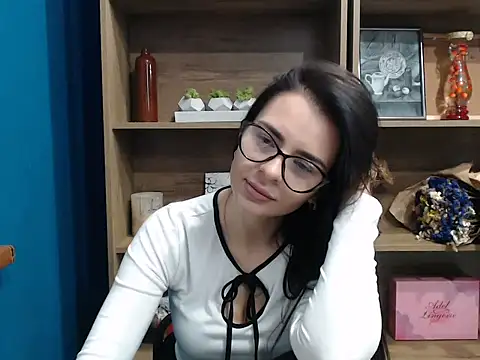 divina kira online show from November 17, 8:04 am