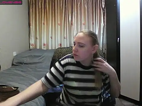 JenniDeep online show from April 4, 5:45 pm